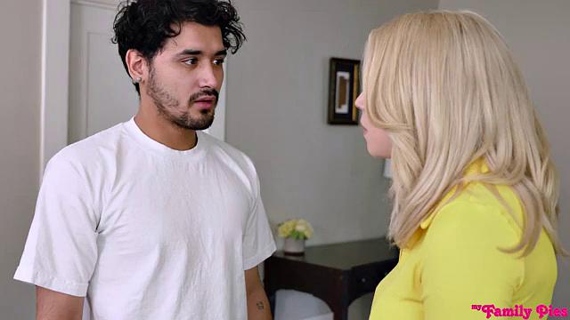 мадисон саммерс не даст отчиму подрочить - ей легче выжать сама