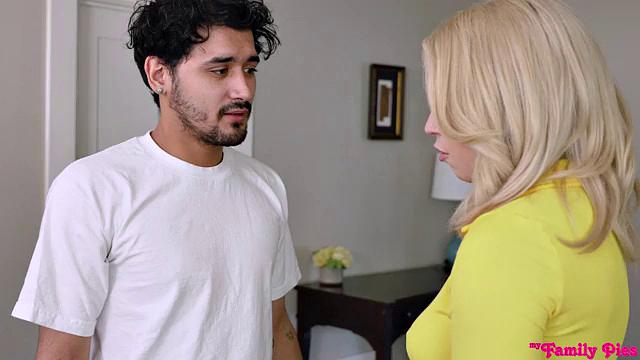 мадисон саммерс не даст отчиму подрочить - ей легче выжать сама