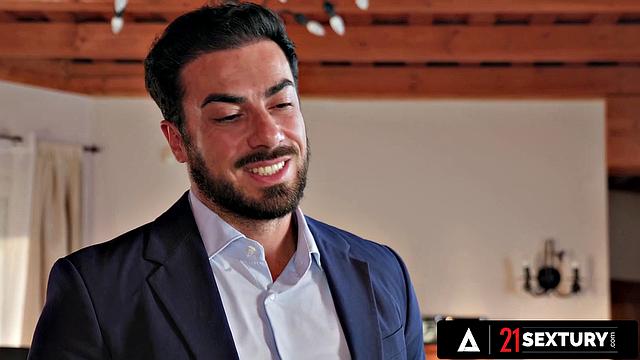 21 SEXTURY - Wife Candie Luciani On All Fours Gets Fucked