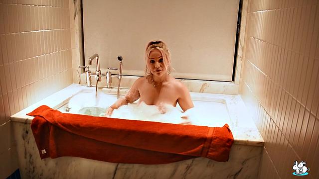 Chelsea Vegas показывает, как руками и ртом доводить мужика до восторга - всё с юмором и без стеснения!