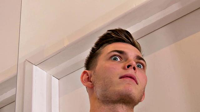 подарка нет, зато членом угостил зрелую шалунишку