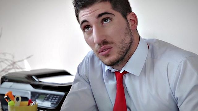 Boss bangs muscular bottom in the ass in the office