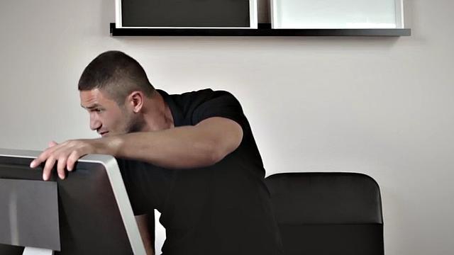 Boss bangs muscular bottom in the ass in the office