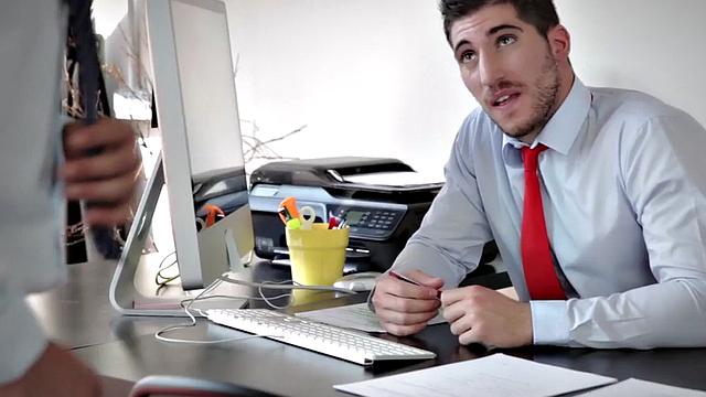 Boss bangs muscular bottom in the ass in the office