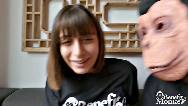 Зрелая пара развлекается домашним сексом от скуки.