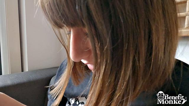 Зрелая пара развлекается домашним сексом от скуки.