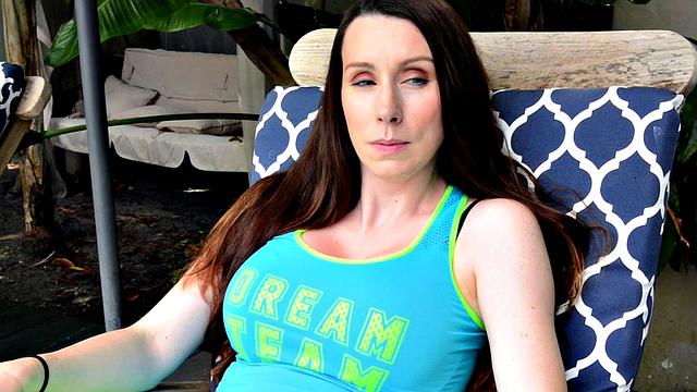 милфа реми мастурбирует между стиркой и семейными хлопотами