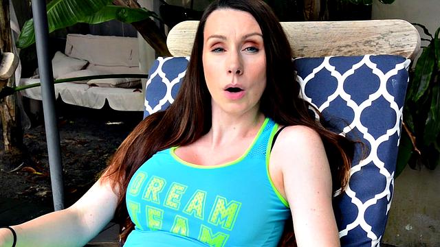 милфа реми мастурбирует между стиркой и семейными хлопотами