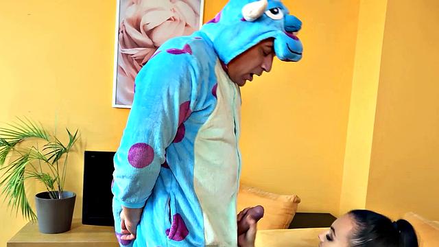 Чешские красотки устраивают жаркую оргию на пижамной вечеринке