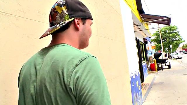 Черный пацан получает по жопе на улице