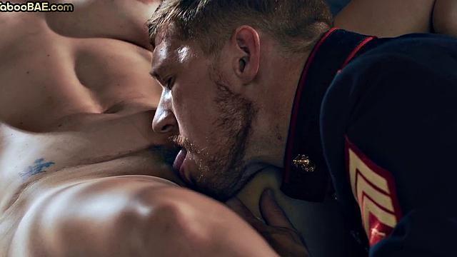 азиатская milf с большой жопой жадно сосёт и неистово скачет сверху