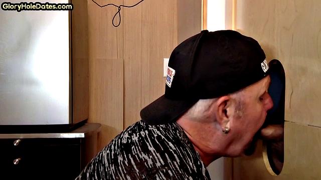 DILF sucks gloryhole penis in homemade action