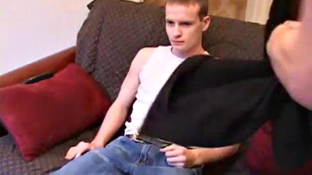 он говорит что гетеро, но сам просит член в задницу