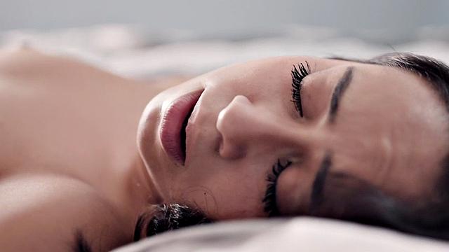 21yo stepdaughter licked and fucked by stepdaddy while alone