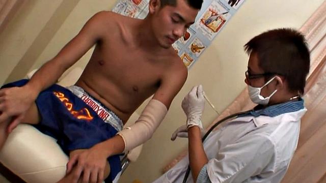 Asian sportive twink fucked in infirmary by doc after check-up