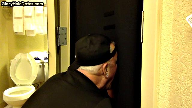 Homemade gaydaddy sucks gloryhole dick for cum in mouth