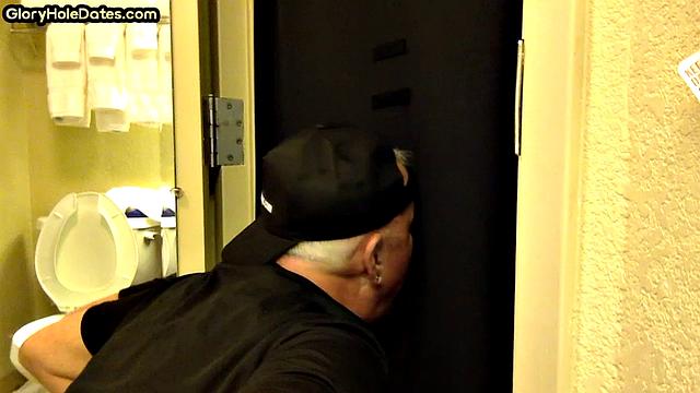 Homemade gaydaddy sucks gloryhole dick for cum in mouth