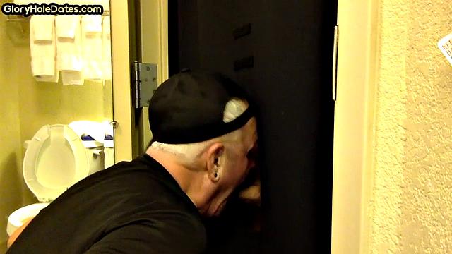Homemade gaydaddy sucks gloryhole dick for cum in mouth