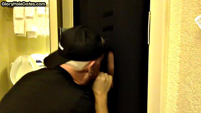 Homemade gaydaddy sucks gloryhole dick for cum in mouth