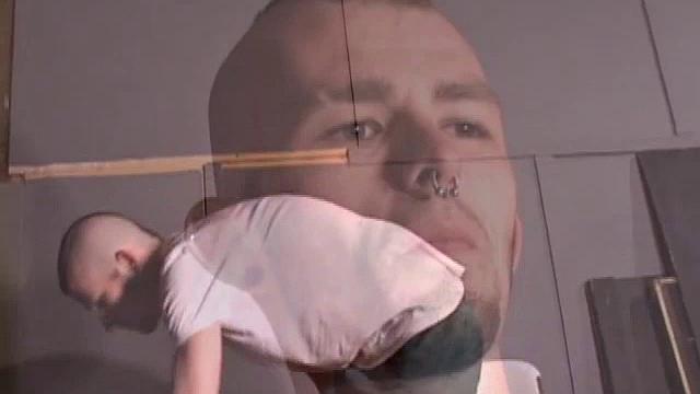 Ник Стивенс дрочит с юмором - рука устала, а смех не заканчивается