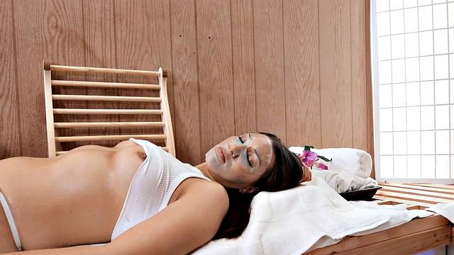 Dyke sluts love fingering in threesome and licking pussies