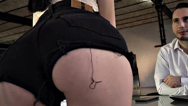 безумная любительница анала получает глубокую жёсткую трахку в мокрой дырке