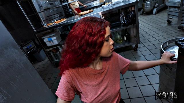 Арчер Али облизывает киску и скачет на члене Тони Рубино, а в финале получает сперму на лицо и нежный массаж стопами.