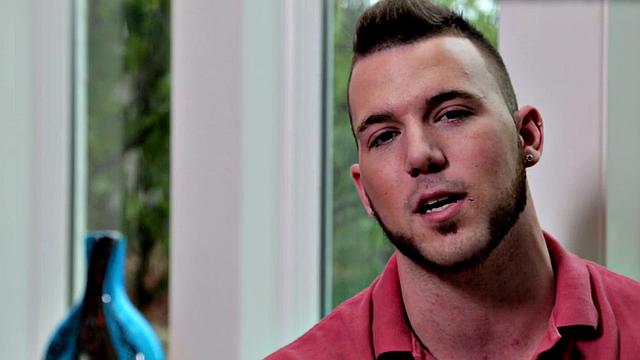 Inked stud fingers ass and jerks off in solo