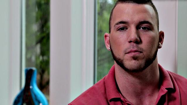 Inked stud fingers ass and jerks off in solo