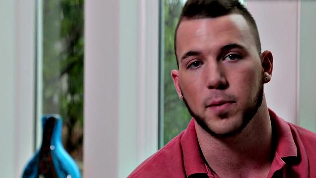 Inked stud fingers ass and jerks off in solo