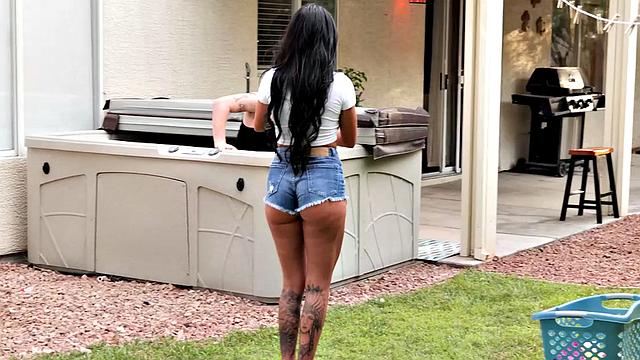 Tattooed big tit babe Desiree Nevada with her contractor