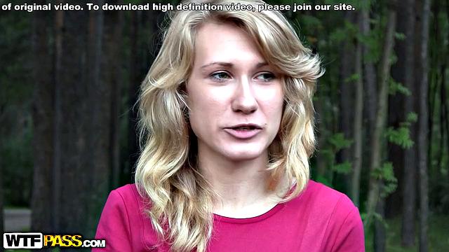 Блондинка с аппетитной жопой получает глубокий анальный трах от взрослого мужика.