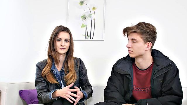 Татуированная Адель Юникорн унижает безденежного парня и трахается с другим