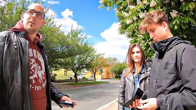 HUNT4K. Girl gets back at boyfriend who has no money so she makes it