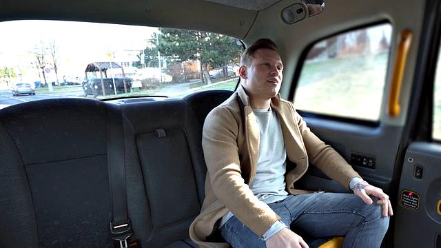 Euro cab bae in stockings throating and riding client