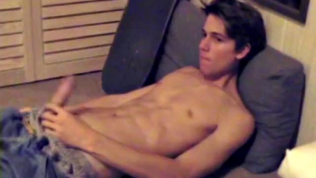 Straight Boy Jayden Jacks Off Now