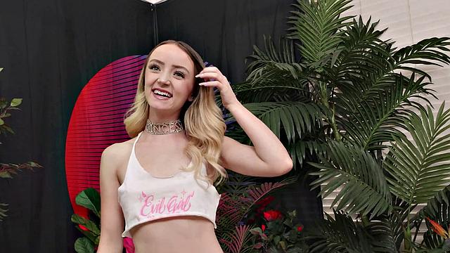 Petite Blondie's Ass Worshipped, Fucked & Gaped - Maria Kazi