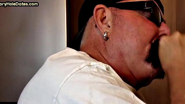 Homemade gloryhole DILF sucks and wanks in closeup