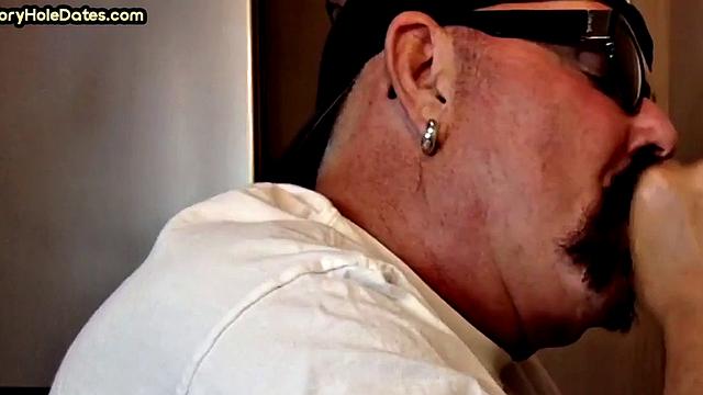 Homemade gloryhole DILF sucks and wanks in closeup