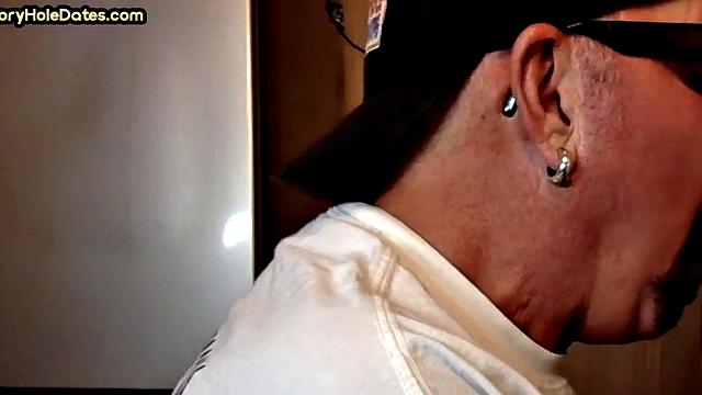 Homemade gloryhole DILF sucks and wanks in closeup