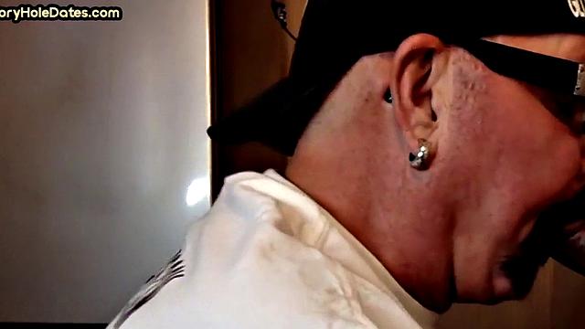 Homemade gloryhole DILF sucks and wanks in closeup