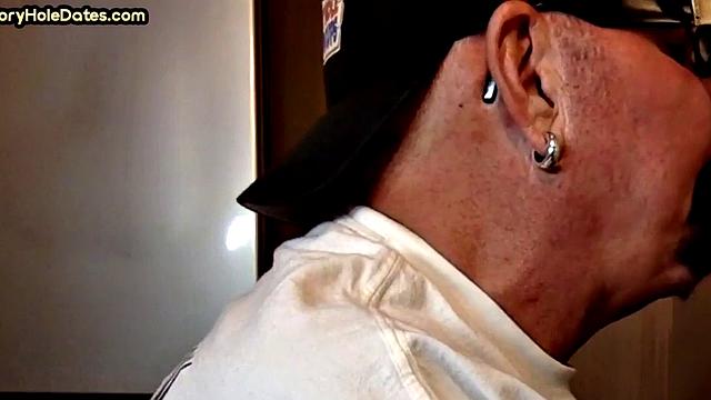 Homemade gloryhole DILF sucks and wanks in closeup