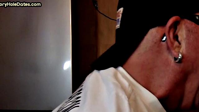 Homemade gloryhole DILF sucks and wanks in closeup