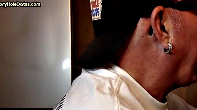 Homemade gloryhole DILF sucks and wanks in closeup