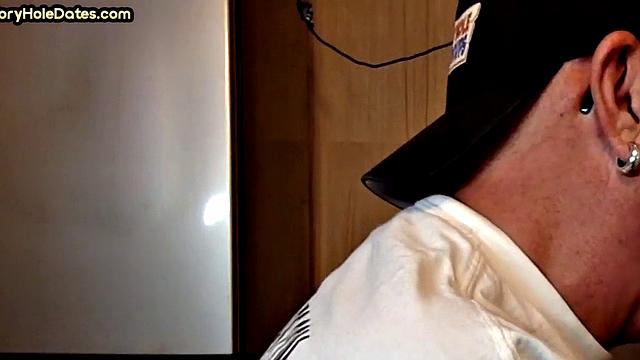 Homemade gloryhole DILF sucks and wanks in closeup