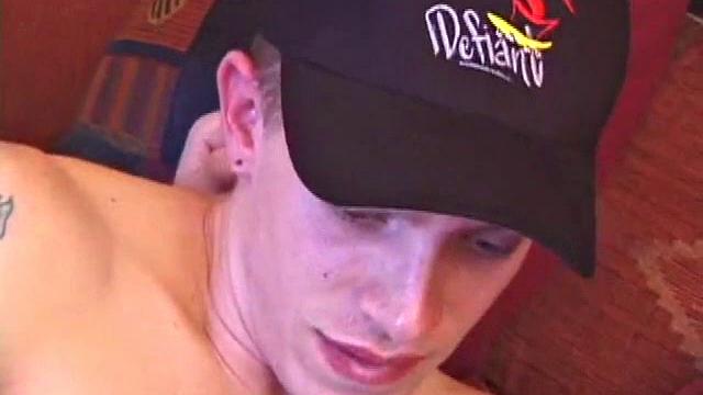 Шейн и Роар меняются местами, играют с игрушками и жарко трахаются