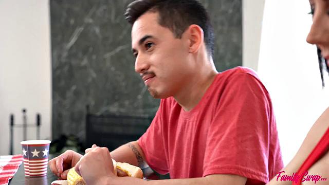 Well If Its Gonna Be That Kind Of Barbeque - S9:E4
