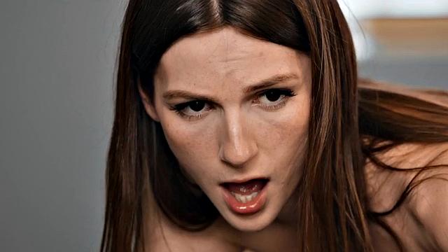 строгий инструктор без пощады отымел стройную трансу на парте