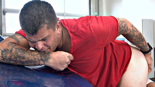 RIM4K. Hot stunner knows how to use her tongue on the man's ass