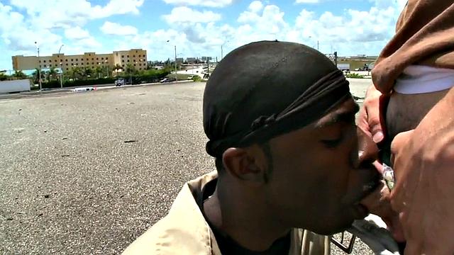 Amateur Black bottom takes a hard deep assfuck from white top in public